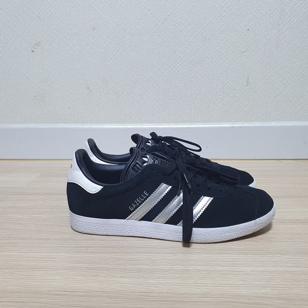 아디다스 가젤 스니커즈 245