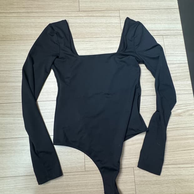 Zara  블랙 스퀘어넥 바디수트 M