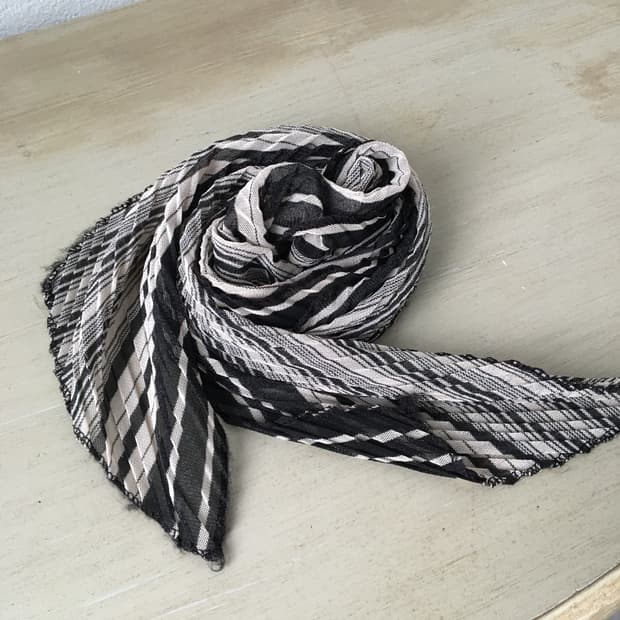 pattern pleats scarf