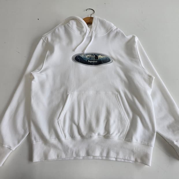 노스페이스 x 슈프림 렌티큘러 마운틴 후드티 화이트