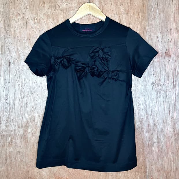 꼼데가르송 트리콧 블랙 새틴 리본 보우 티셔츠