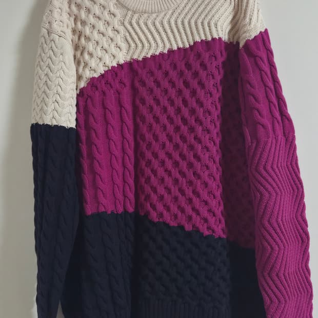 자라 컬러 배색 케이블 니트 스웨터