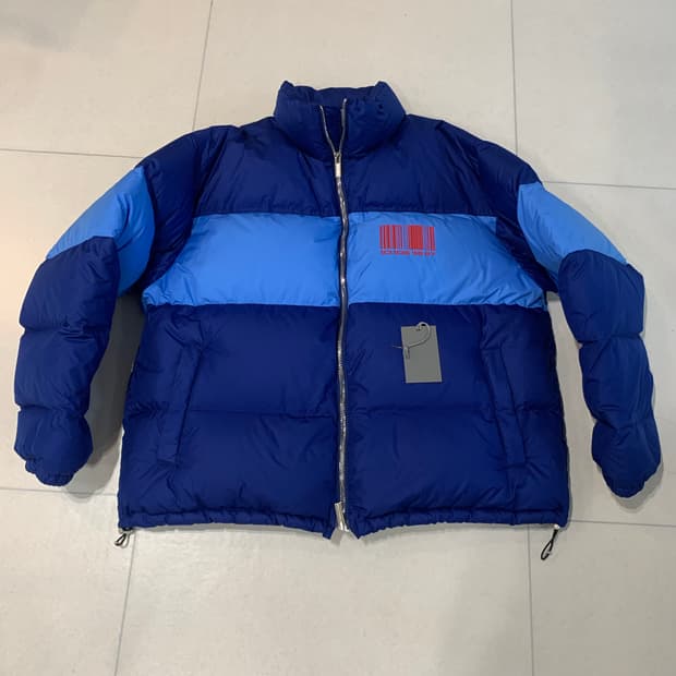 베트멍(VTMNTS) 바코드 다운 자켓