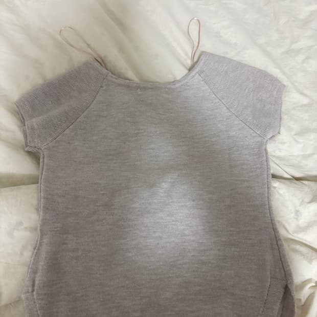 글로니 보우 슬릿 반팔 니트