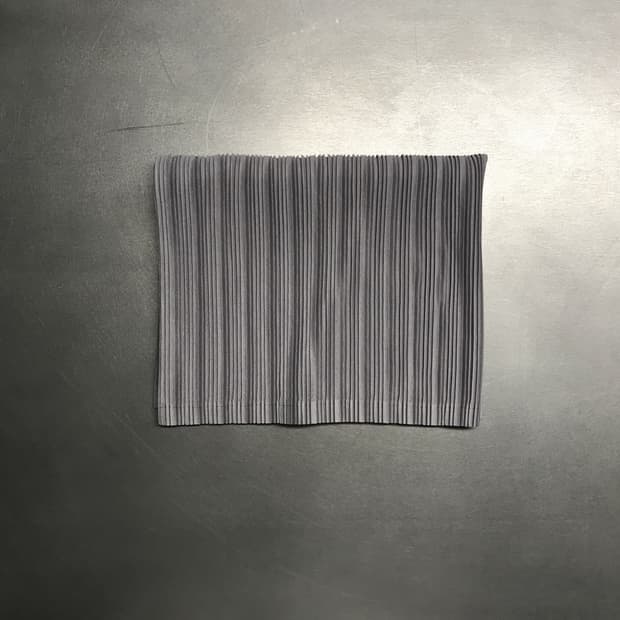이세이 미야케 플리츠 플리즈 넥워머 그레이