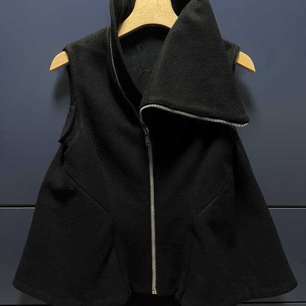 Asymmetric Zip Wool vest