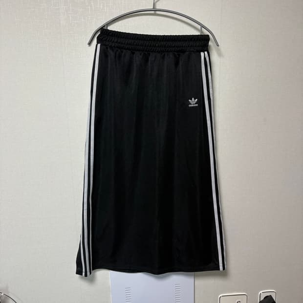 유일매물) 아디다스 세미 a라인 사이드 버튼 트레이닝 스커트