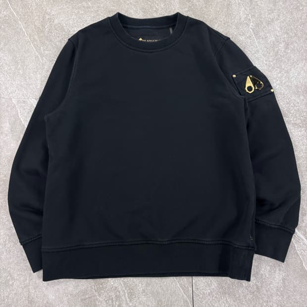 - Moose Knuckles Gold Logo Sweatshirt   