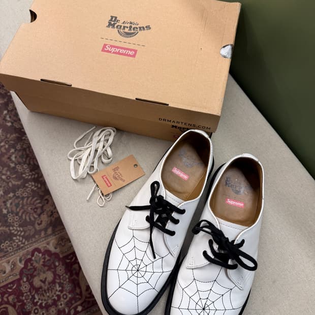 슈프림 닥터마틴 스파이더웹 화이트 us8 41사이즈 