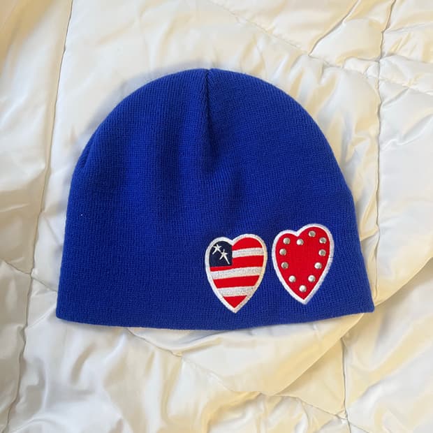 더뮤지엄비지터 하트 비니