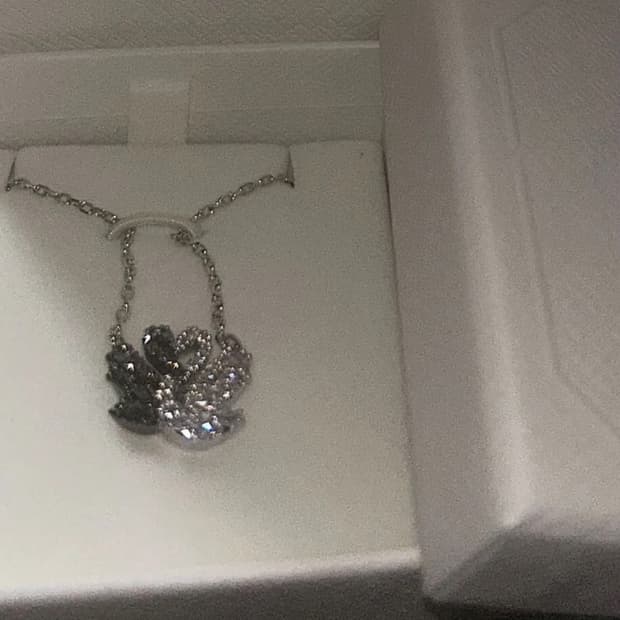 스와로브스키 블랙 로듐 목걸이 급처