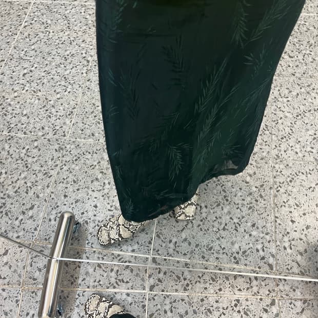리프 포인트 롱스커트