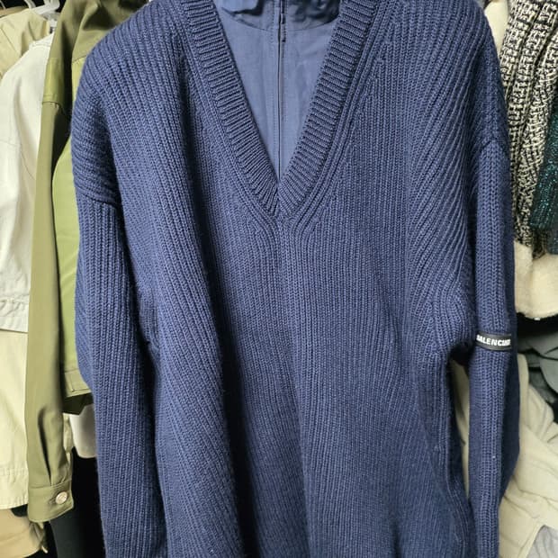 발렌시아가 니트 라지사이즈 M