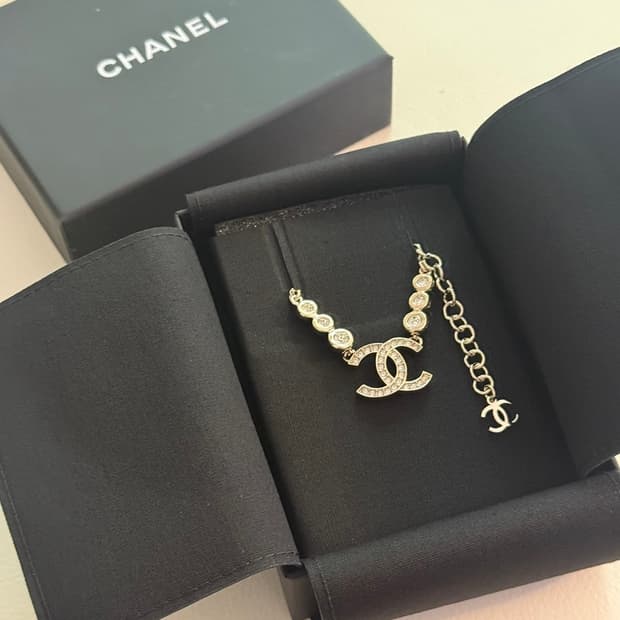 [새상품]샤넬 cc로고 스트라스 목걸이 샴골