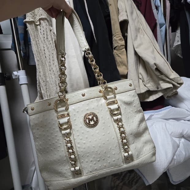 메트로시티 핸드백 토트백 가방 빈티지

2k 체인 도트 화이트