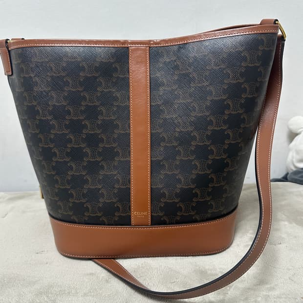 셀린느 트리옹프 버킷백 미디움