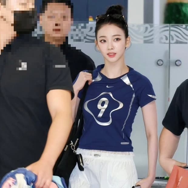 나이키 칠 니트 그래픽 티셔츠 미드나잇 네이비 L 카리나 착용