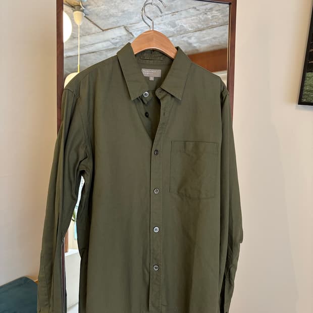 마가렛호웰 카키색 셔츠 S