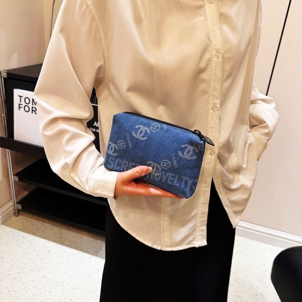 샤넬 코스메틱 데님 로고 파우치 무료배송 샤넬 코스메틱 데님 로고 파우치