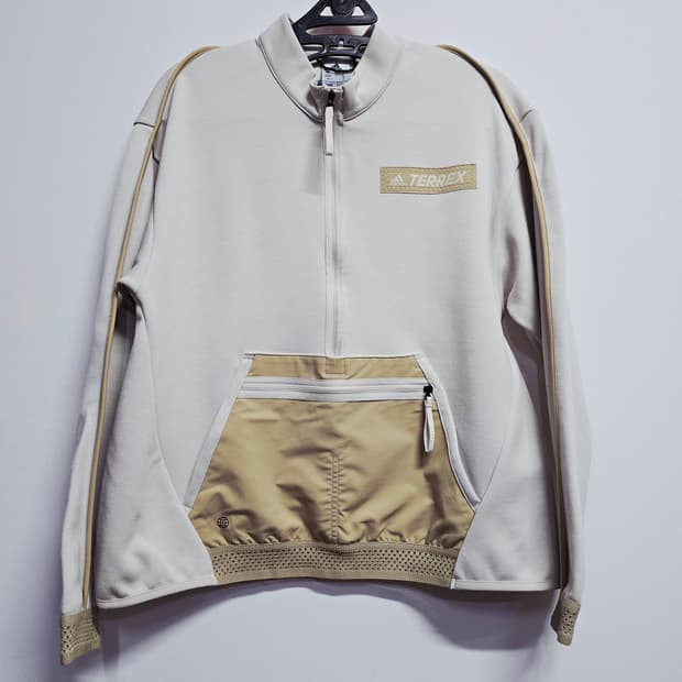 아디다스 테렉스 하프집업 맨투맨 아이보리