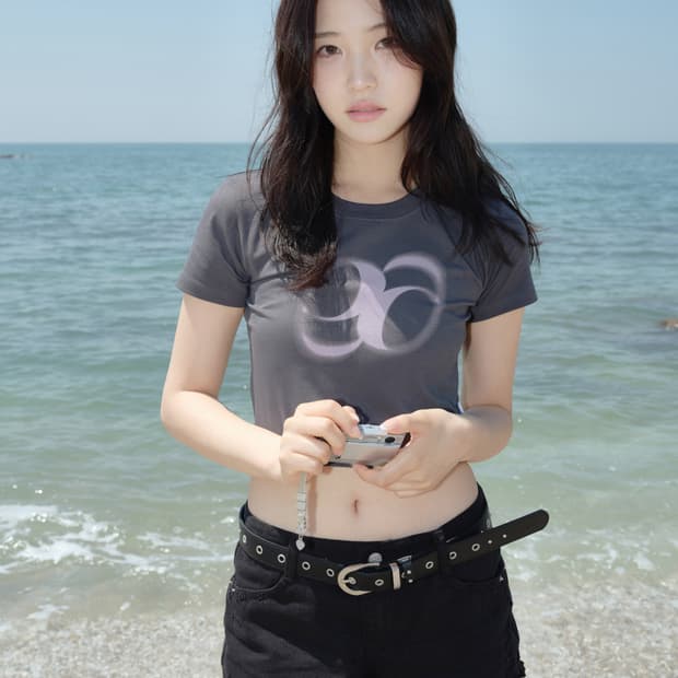 [S] 애즈온 홀리데이 크롭 티셔츠 차콜
