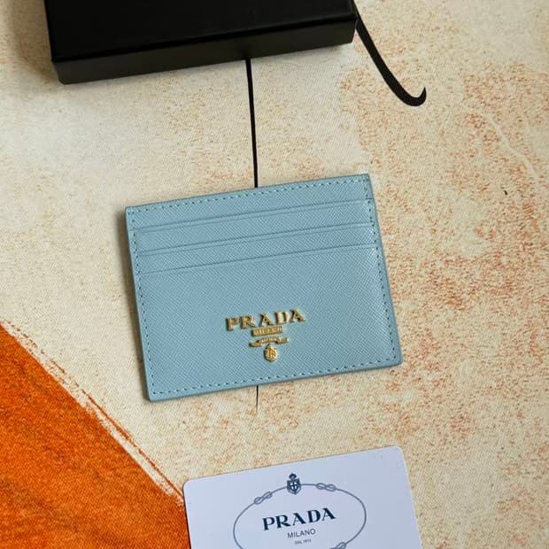 프라다 사피아노 레더 카드 홀더 라이트 블루