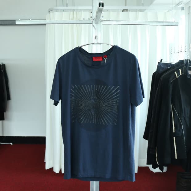 휴고보스 네이비 반팔 티셔츠
