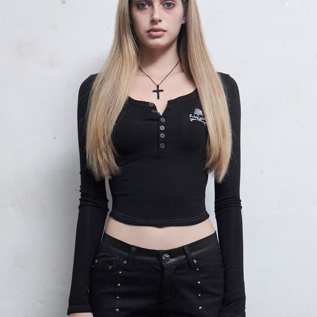 새상품) 힐다 스컬 버튼 탑 블랙