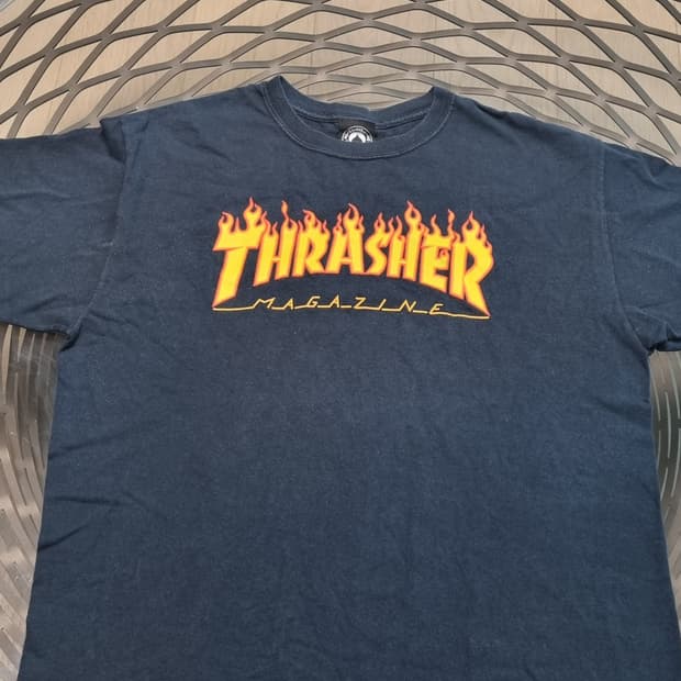 Thrasher Flame 로고 반팔티