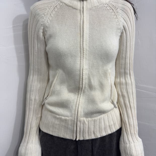 queens court white buckle zipup