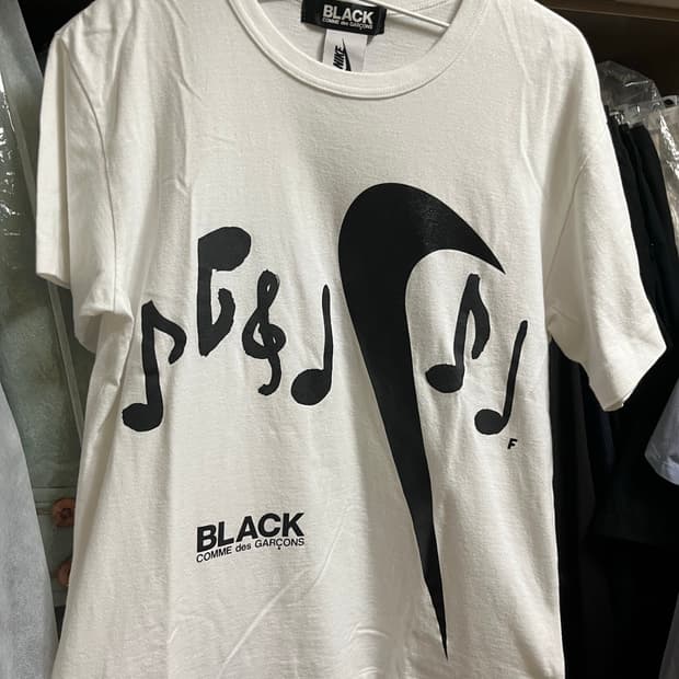 commedesgarcons black nike t-shirts