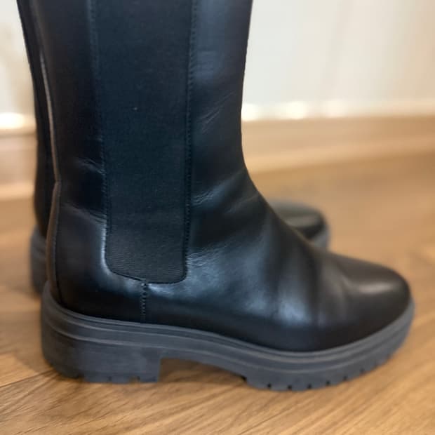 Ba&sh 블랙 소가죽 첼시부츠