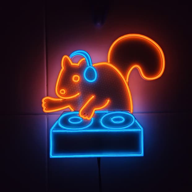 네온사인 다람쥐 dj 램프