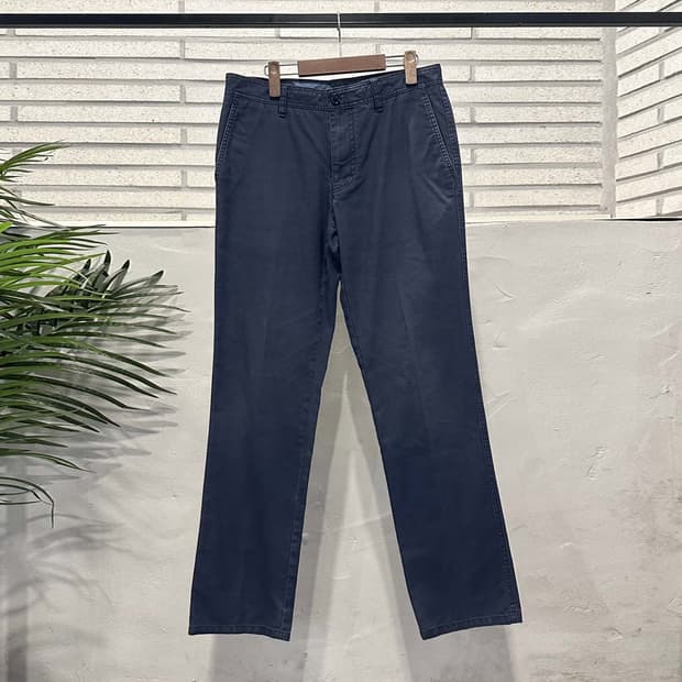 BURBERRY 버버리 치노팬츠 스트레이트 핏 백 로고 디테일 네이비