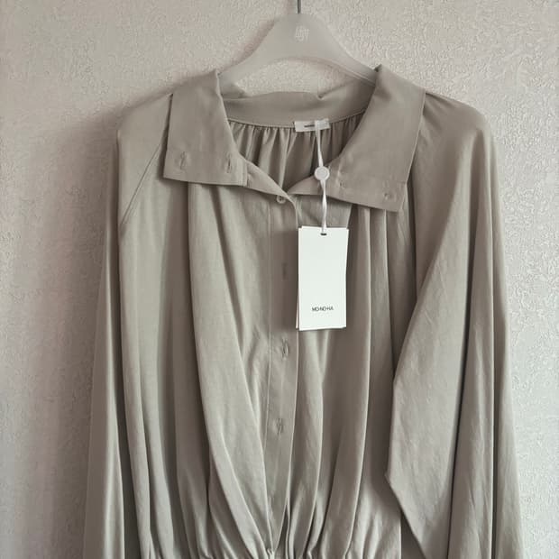 모노하 하이넥 블루종 블라우스