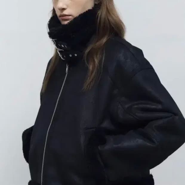 도프셉 크롭 무스탕 자켓 블랙