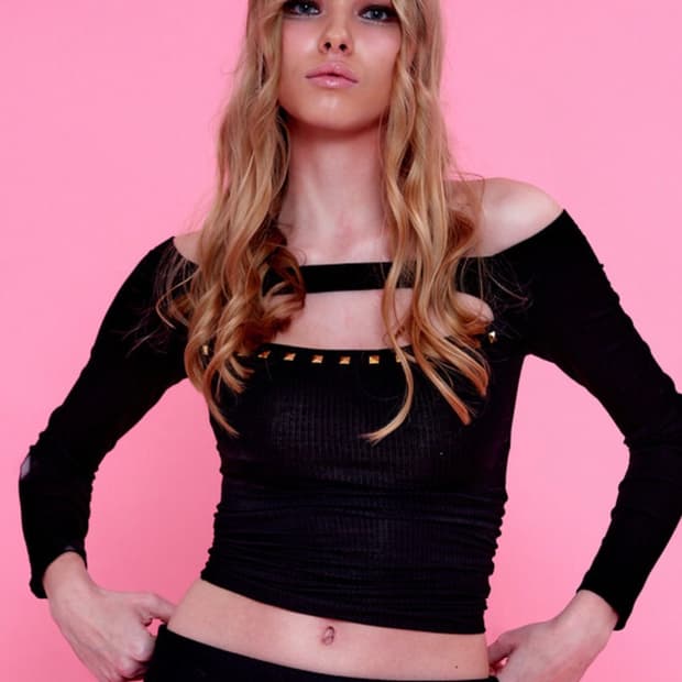 베이비메탈클럽 베메클 골드 스터드 탑 블랙 판매합니다