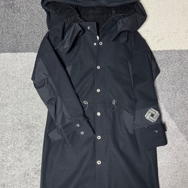 POLIQUANT 블랙 후드 롱 코트