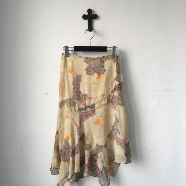 Pattern unbalanced skirt