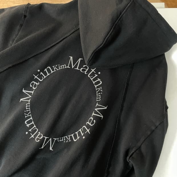 마뗑킴 솔리드 로고 후드집업 