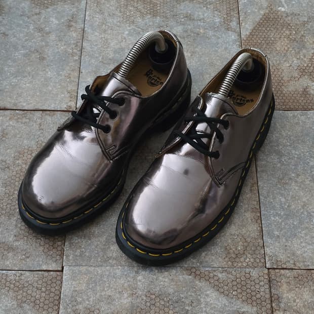 (230)닥터마틴 1461 메탈릭 실버