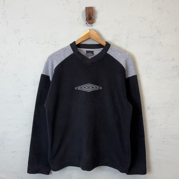 엄브로 올드스쿨 빅로고 후리스 웜업