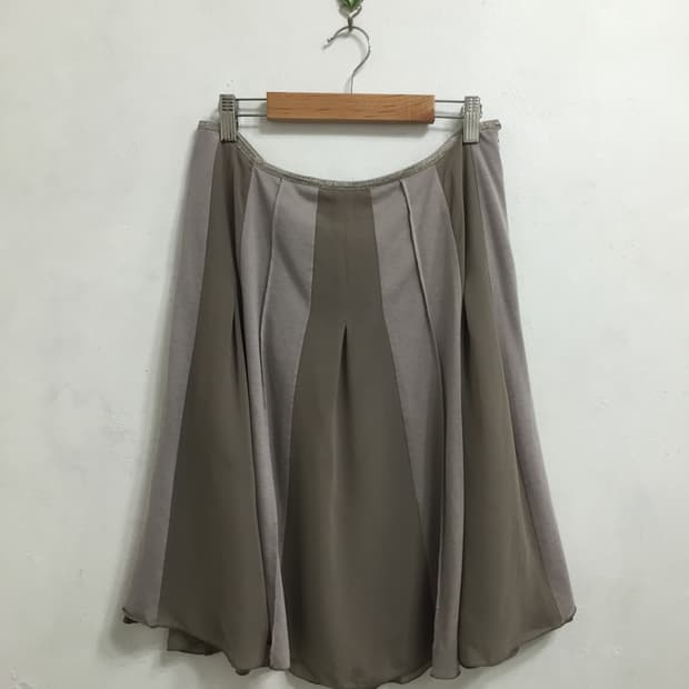 jpn) 모리걸 갸루 너드 애쉬그레이 베이지 언발란스 쉬폰 미디스커트
