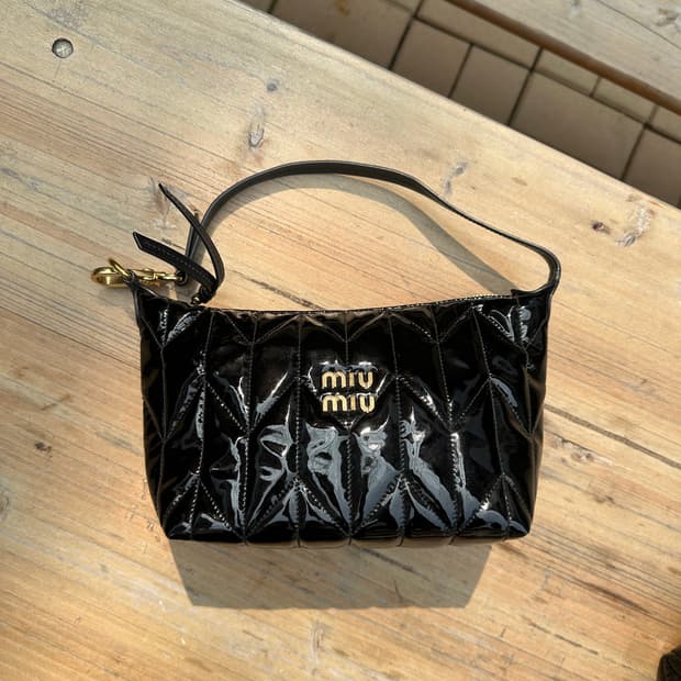 [정품] 미우미우 마테라쎄 스피릿 금장 블랙