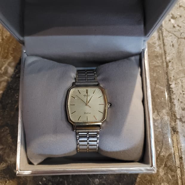 세이코 돌체 시계입니다 