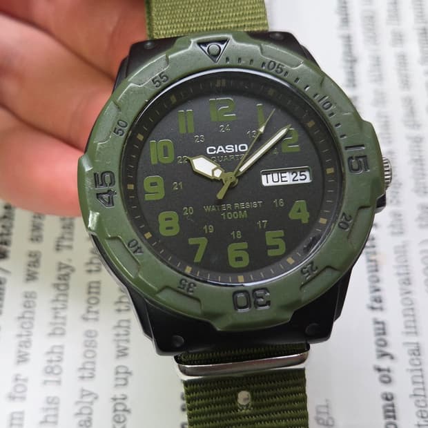 빈티지 카시오 데이데이트 블랙카키 아라빅숫자 인덱스 쿼츠 ver.
