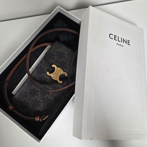 CELINE 셀린느 정품 매장가135만원 트리오페 틴 폰홀더백 폰파우치