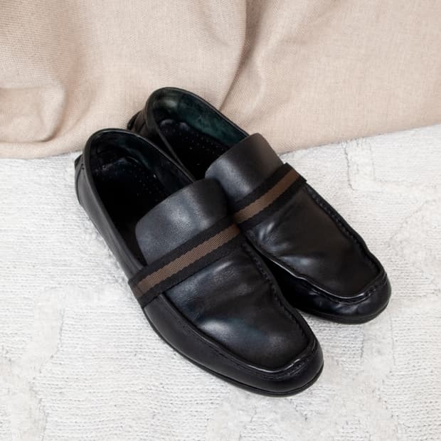 GUCCI Strap Driving Loafer