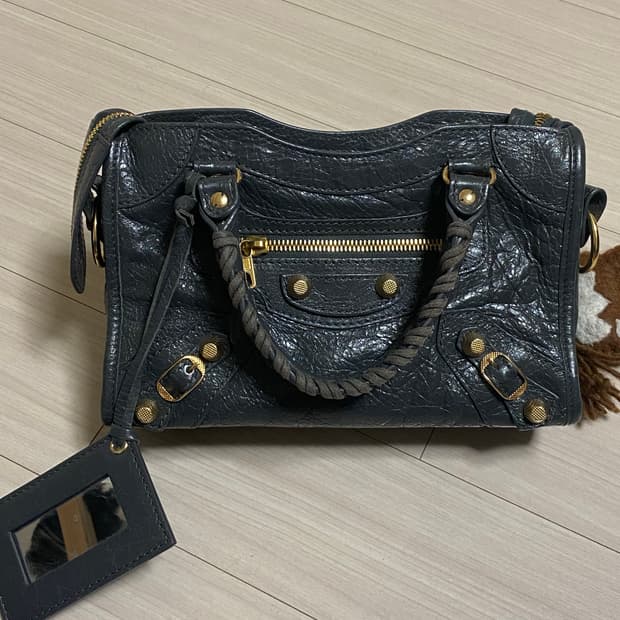 발렌시아가 모터 시티백 그레이 색상 판매합니다~