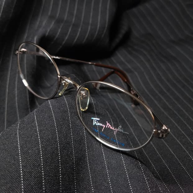 띠에리 뮈글러 안경